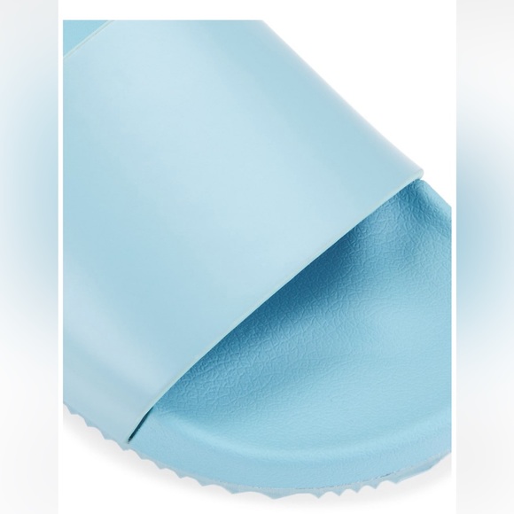 Onia
Nylon Pool Slides - Picture 6 of 6